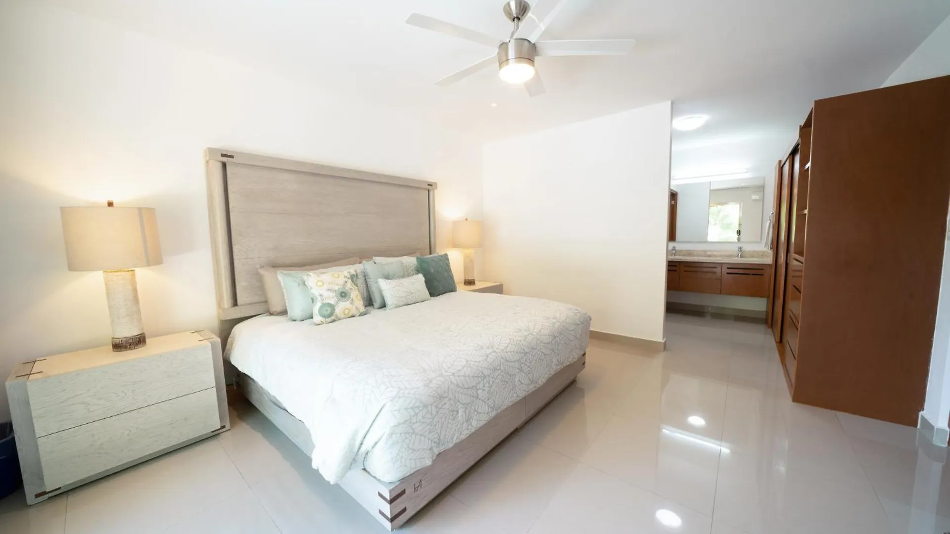 2 Bedroom Condo With Pool - At El Cielo Residencial, Atsi Playa del Carmen 0*,  Messico